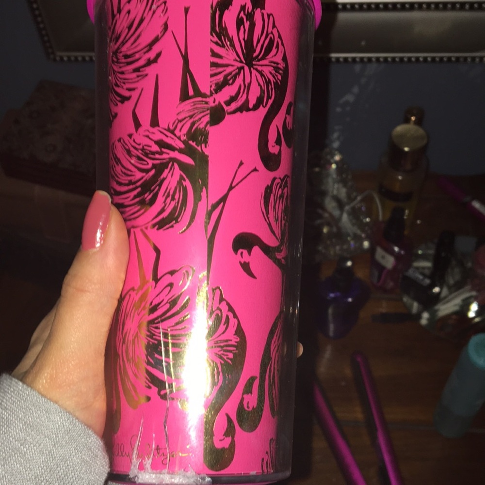 Lily Pulitzer free with 15+ purchase - Picture 6 of 6